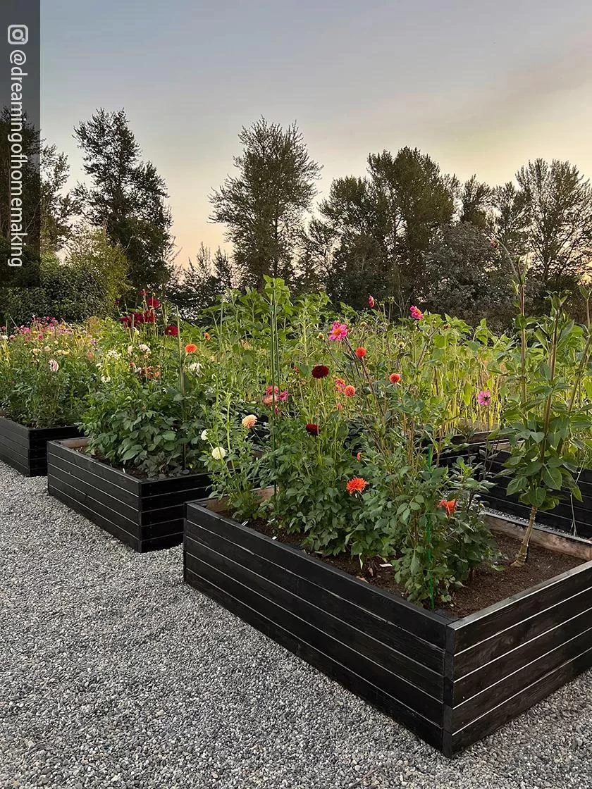 Gardener’s Exterior Wood Stain, 1 Quart 4 Gardener’s Exterior Wood Stain, 1 Quart - Image 2