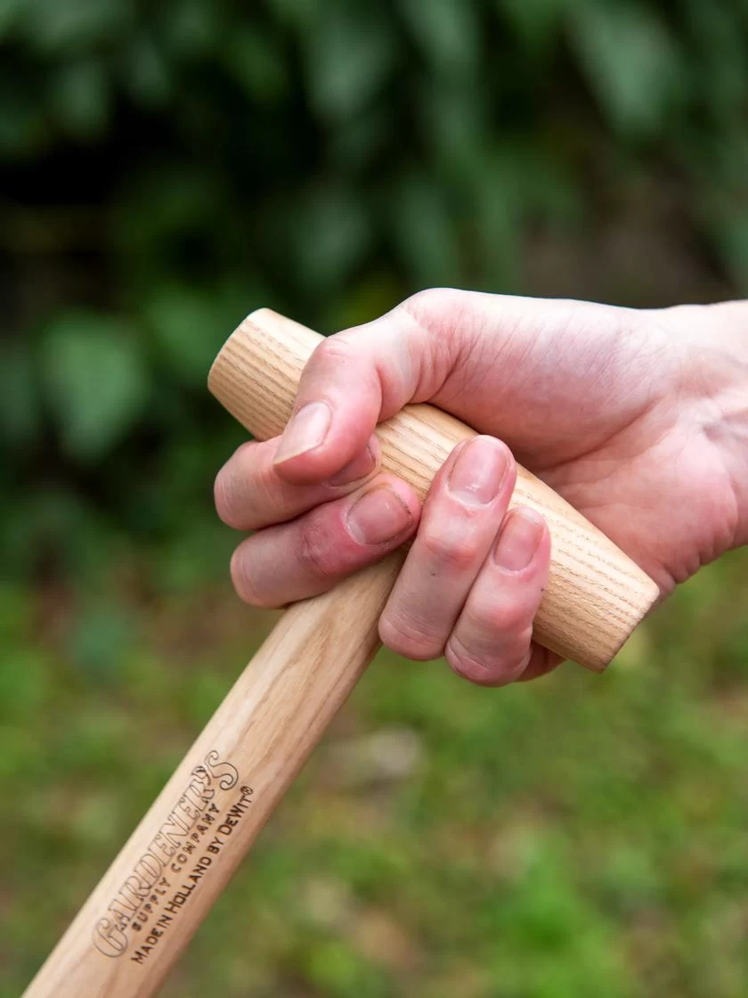 Gardener’s Lifetime Perennial Fork With Short T-Handle 5 Gardener’s Lifetime Perennial Fork With Short T-Handle - Image 3