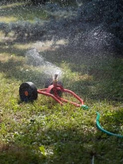 Wheeled Sprinkler Sled -Garden Care Shop 8610520 06V tif